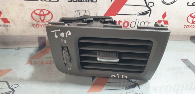 Решітка повітропровода права 68760JG40A NISSAN