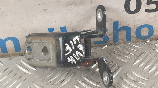 Завіса дверей задніх правих 687700H010 TOYOTA