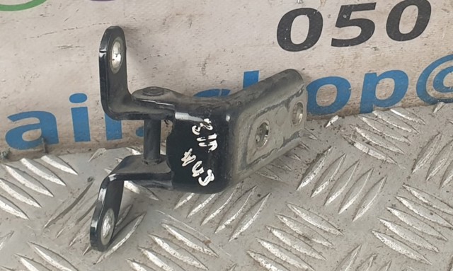Петля задніх лівих дверей 687800H010 TOYOTA