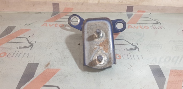 Петля задніх лівих дверей 6878012090 TOYOTA