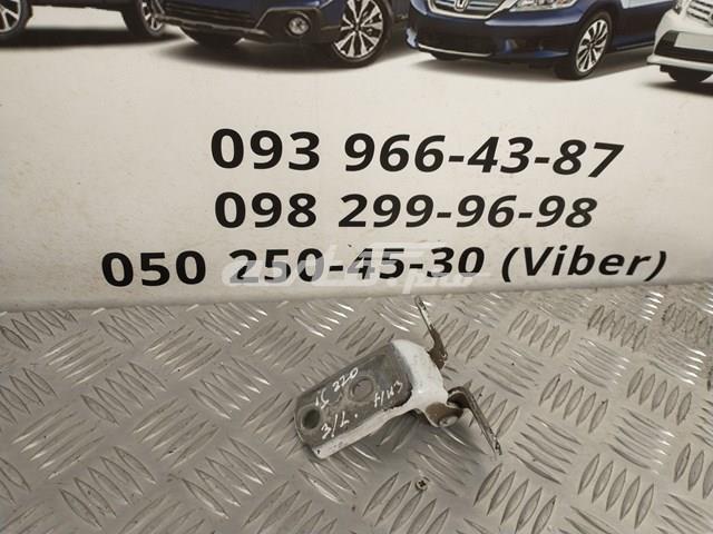 Петля задніх дверей, лівих 6878052030 TOYOTA