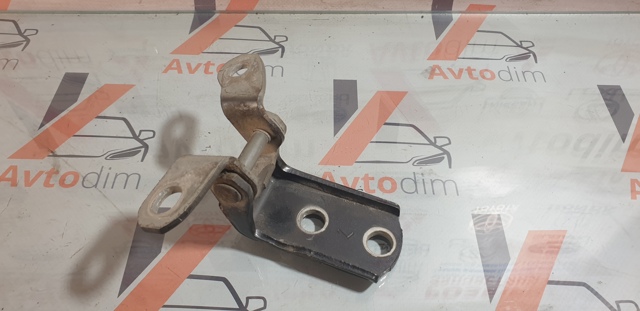 Дверний шарнір задній лівий 6878052031 TOYOTA