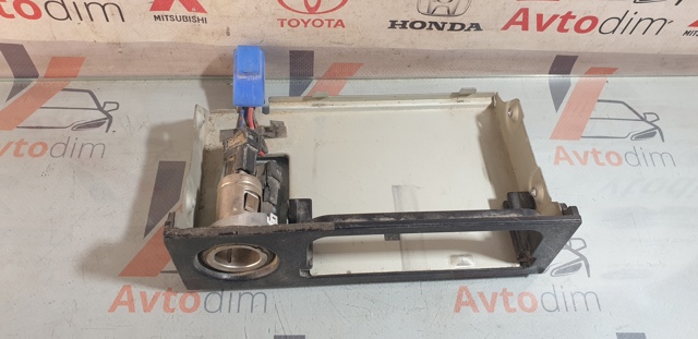 Попільничка 688008H700 NISSAN