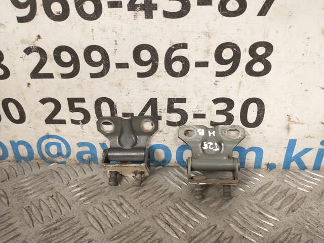 Петля задньої багажної, 3/5 -ої двері 6880105020 TOYOTA