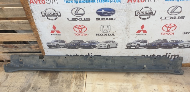 Накладка зовнішня (молдинг) порога, правий 71800S10A00ZA HONDA