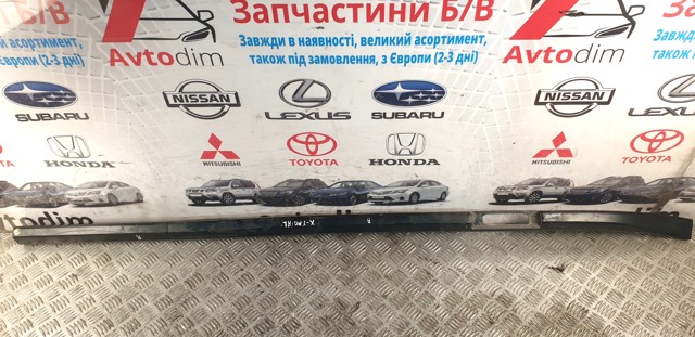 Автомобільний рейлінг на дах правий 738208H610 NISSAN