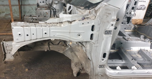 Чверть передня ліва 75111JG00A NISSAN