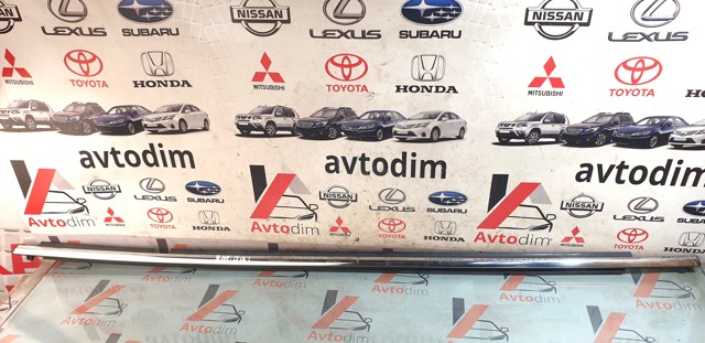 Молдинг опускного скла двері задньої, правої 7573042040 TOYOTA