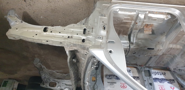 Стійка кузова передня, права 76214EB330 NISSAN
