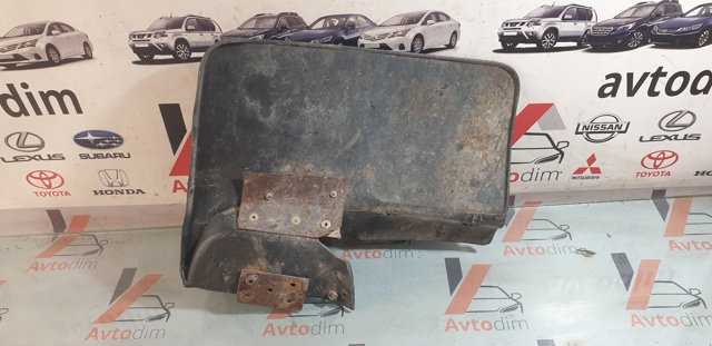 Бризговик передній, лівий 7660460070 TOYOTA
