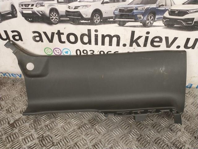 Обшивка стійки кузова внутрішня, задня права 76938EB30A NISSAN