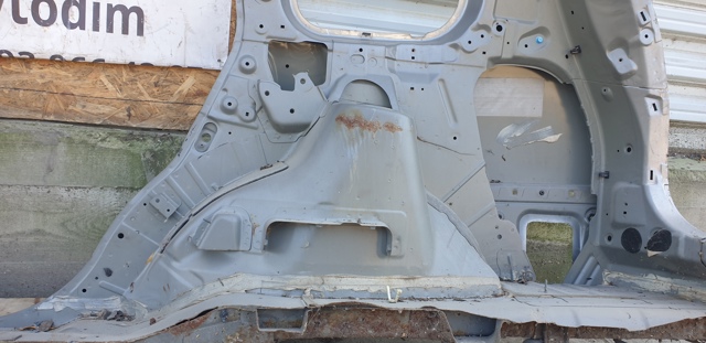 Крило заднє праве 781008H730 NISSAN