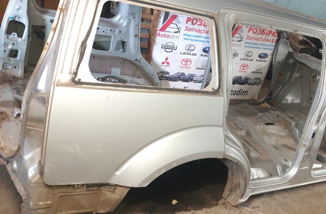 Бічна частина задні праві 78100EB330 NISSAN