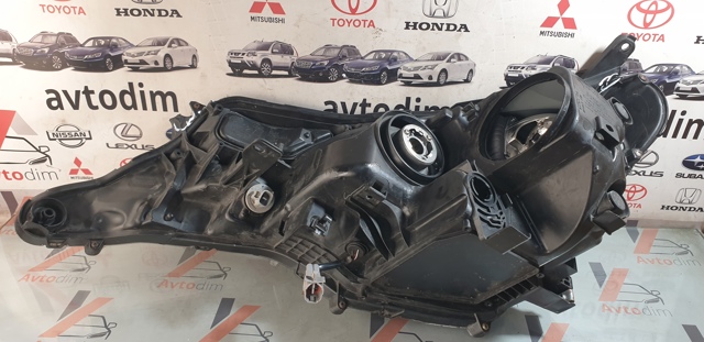 Фара передня права 8113042562 TOYOTA