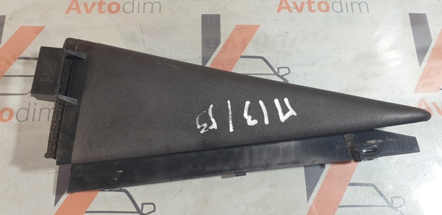 Накладка задньої двері, правої, вертикальна 82234JG00A NISSAN