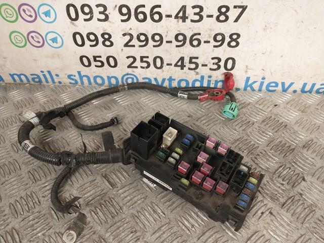 Коробка запобіжників 82241AG000 SUBARU