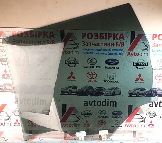 Скло заднє праве 82300JG100 NISSAN