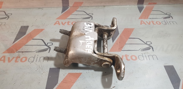 Петля задніх лівих дверей 82401EA00A NISSAN