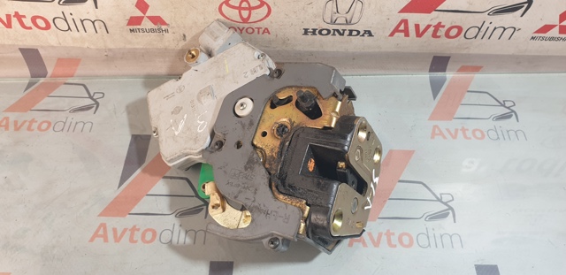 Замок задньої двері, лівої 82503AA210 NISSAN