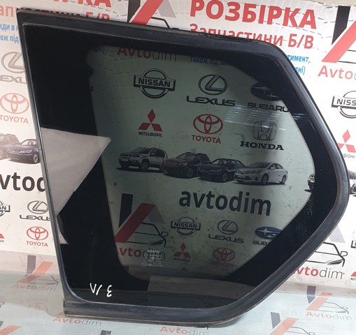 Скло багажника, ліве 83301JG100 NISSAN