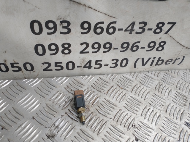 Кнопка стоп-сигналу 83311AA011 SUBARU