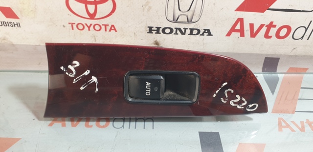Кнопки переднього правого склопід'ємника 8403053020 TOYOTA