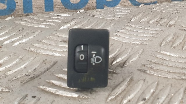 Кнопка коректора фар 8415202040 TOYOTA