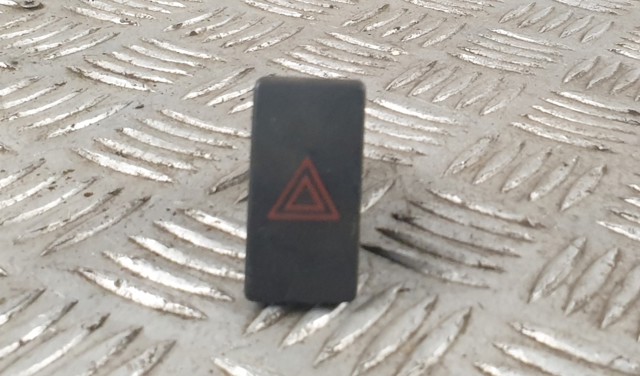 Кнопка включення аварійного сигналу 8433205060 TOYOTA