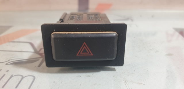 Кнопка включення аварійного сигналу 8433243010 TOYOTA