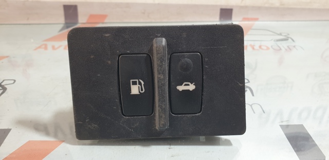 Кнопка приводу замка задніх 3/5 дверей (ляди) 8484033080 TOYOTA