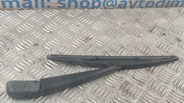 Важіль-поводок склоочисника заднього скла 8524105100 TOYOTA