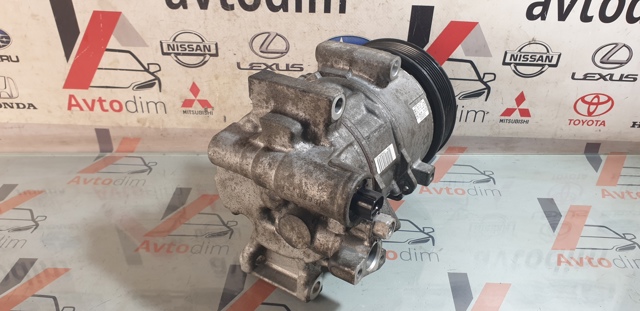 Компресор кліматичної установки 8831042370 TOYOTA