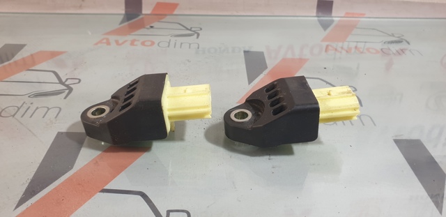Датчик Ейрбег передній 8983112030 TOYOTA