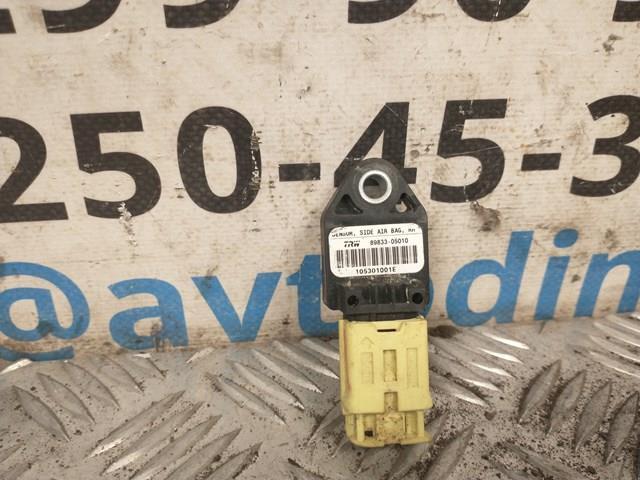 Датчик подушки безпеки 8983305010 TOYOTA
