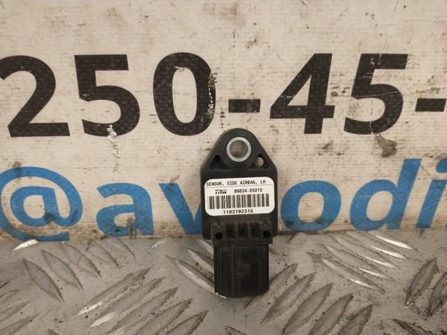 Датчик Ейрбег передній 8983405010 TOYOTA