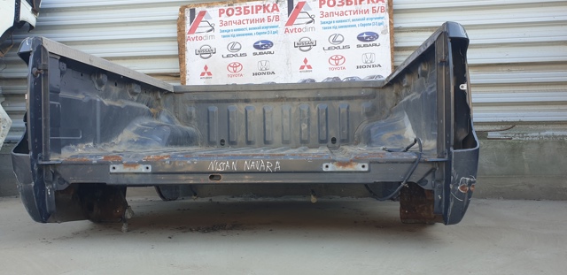 Крило заднє праве 93300EB02J NISSAN