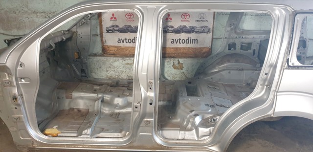 Отвір передніх лівих дверей G6023EB330 NISSAN