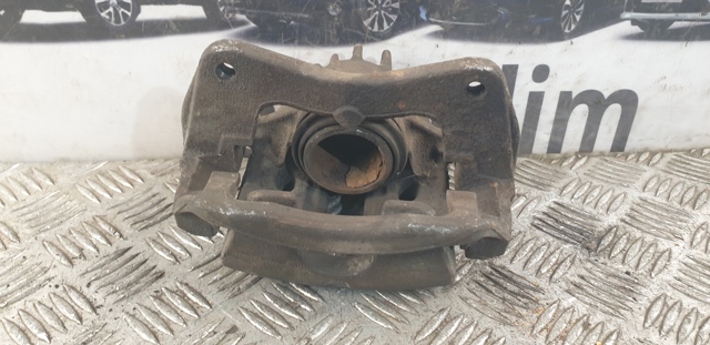 Супорт гальмівний, передній, лівий M863311 MITSUBISHI