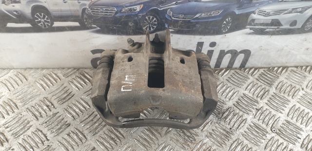 Супорт гальмівний, передній, правий M863312 MITSUBISHI