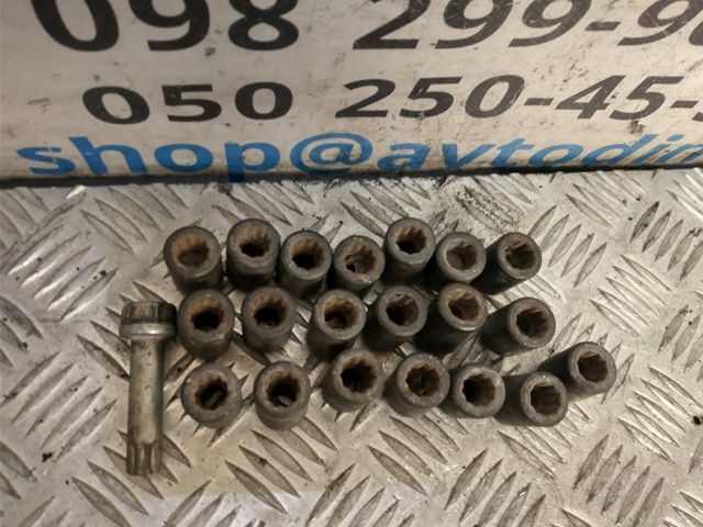 Гайка кріплення колеса MB057635 MITSUBISHI