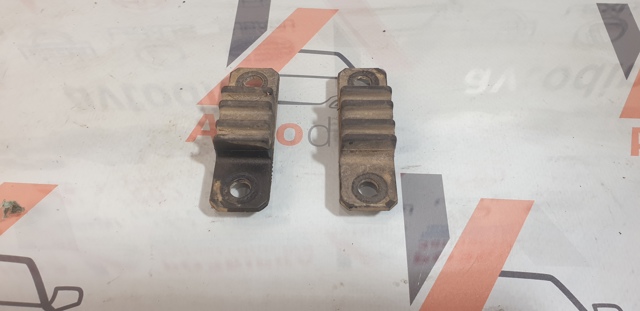 Відбійник кришки багажника MB422898 MITSUBISHI