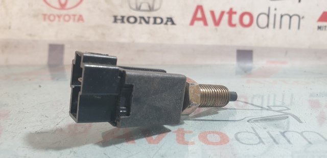 Датчик включення стопсигналу MB435457 MITSUBISHI