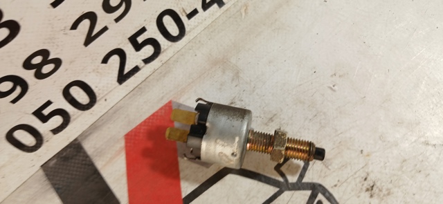 Вимикач сигналу гальмування MB596608 MITSUBISHI