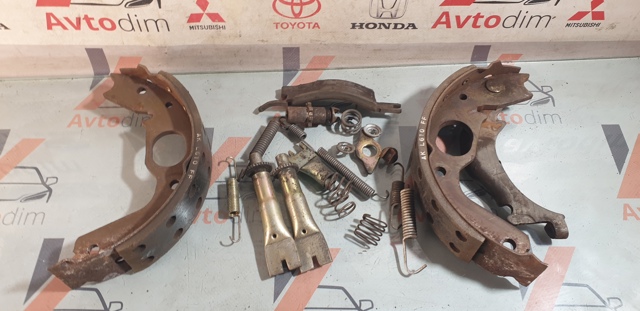 Гальма робочі задні ножні і гальмівні барабани MB950064 MITSUBISHI