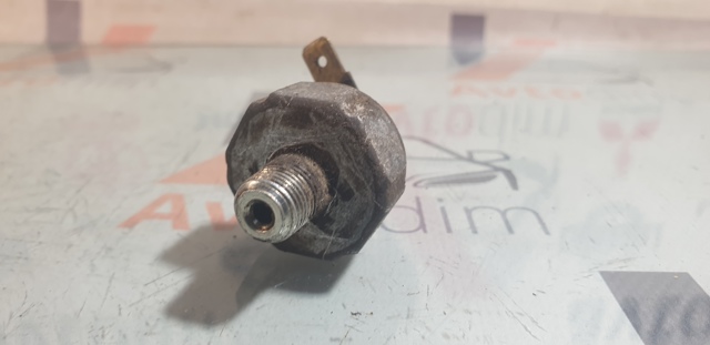 Датчик тиску масла двигуна MD138994 MITSUBISHI
