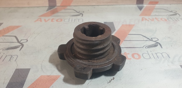 Кришка маслозаливной горловини MD317439 MITSUBISHI