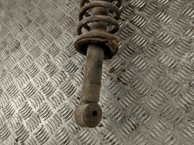 Стійка амортизатора задня MN101520 MITSUBISHI