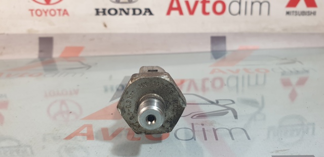 Датчик показника тиску масла MN163743 MITSUBISHI