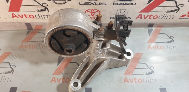 Подушка (опора) двигуна, ліва MR197068 MITSUBISHI