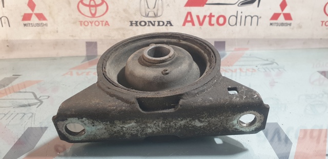 Подушка (опора) двигуна, передня MR197518 MITSUBISHI